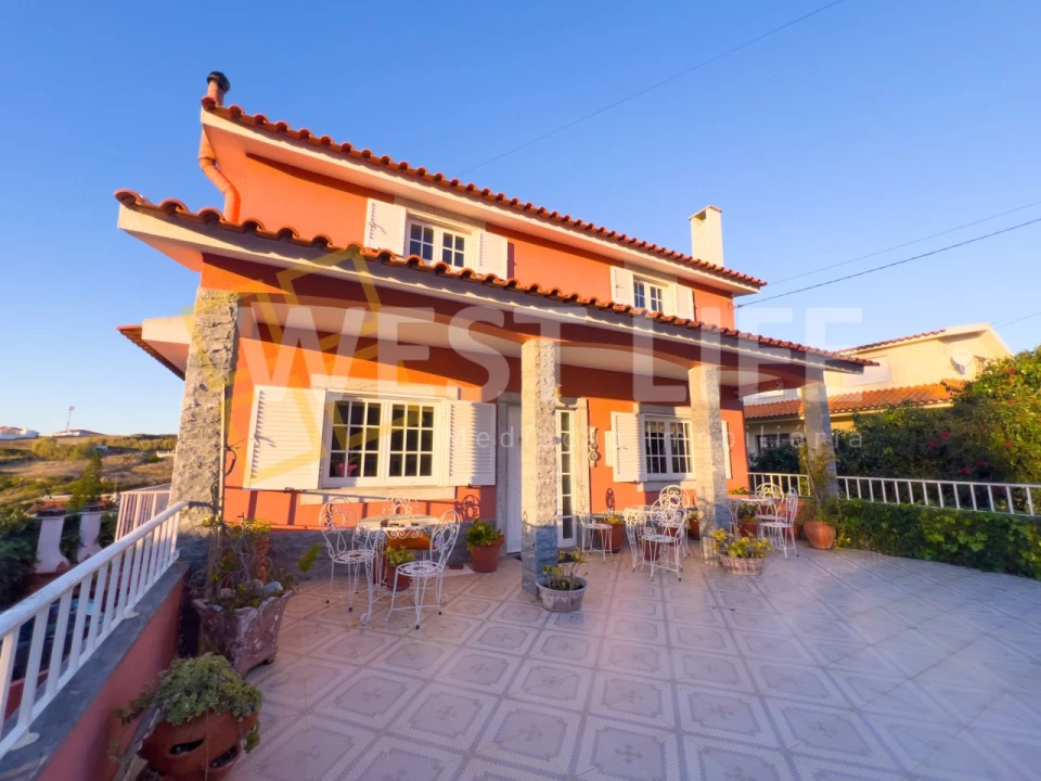 Moradia T4 para Venda em Carvoeira Foto 3