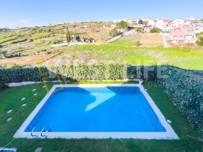 Moradia T4 para Venda em Carvoeira Foto 2