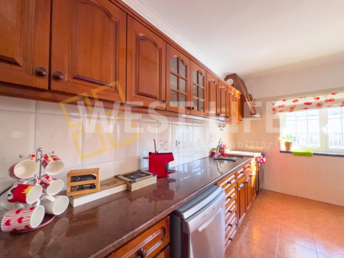 Moradia T4 para Venda em Carvoeira Foto 8