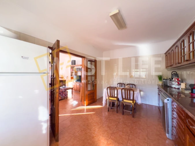 Moradia T4 para Venda em Carvoeira Foto 7