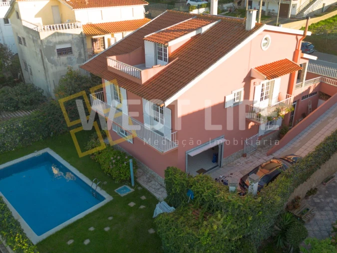 Moradia T4 para Venda em Carvoeira Foto 33