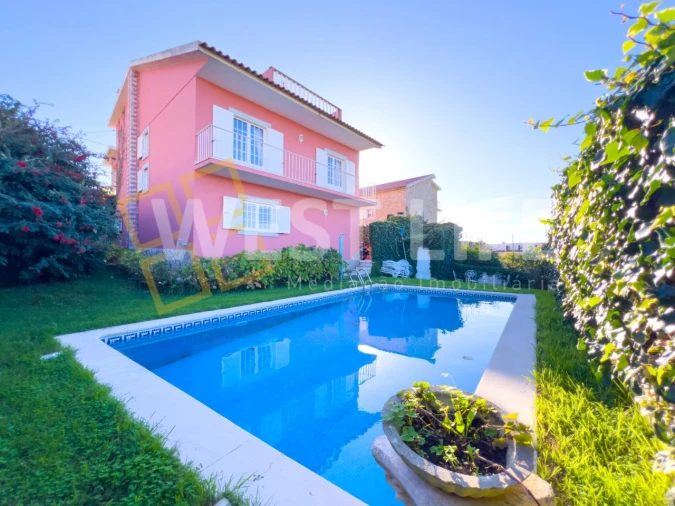 Moradia T4 para Venda em Carvoeira Foto 1