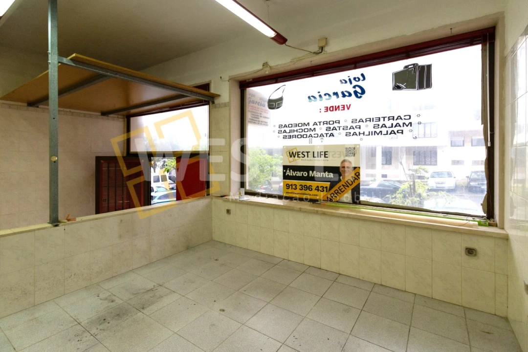 Loja para Arrendamento em Rio de Mouro Foto 4