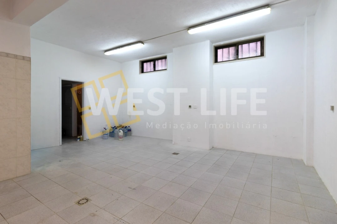 Loja para Arrendamento em Rio de Mouro Foto 6