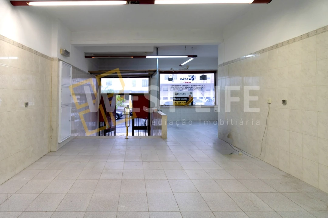 Loja para Arrendamento em Rio de Mouro Foto 10