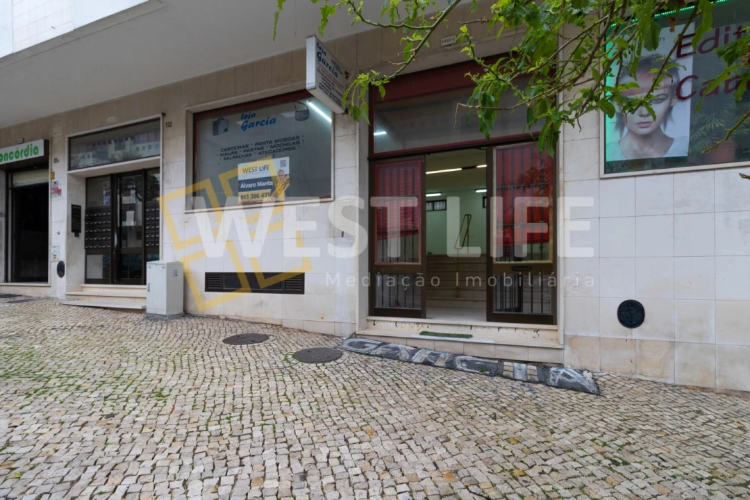 Loja para Arrendamento em Rio de Mouro Foto 11