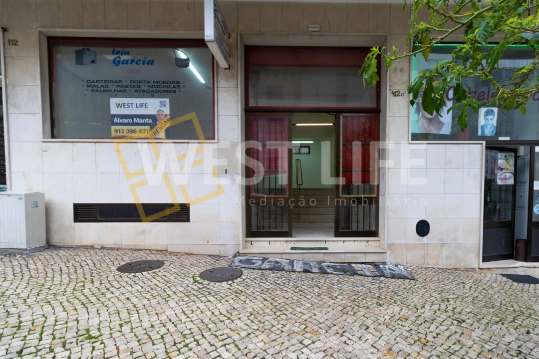 Loja para Arrendamento em Rio de Mouro Foto 13