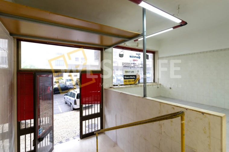 Loja para Arrendamento em Rio de Mouro Foto 5