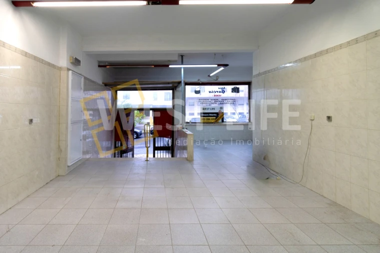 Loja para Arrendamento em Rio de Mouro Foto 10