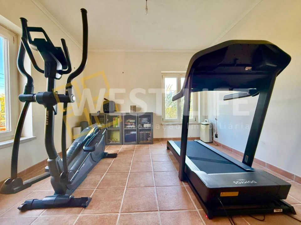 Moradia T6 para Venda em Encarnação Foto 15