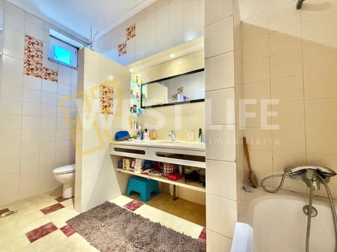 Moradia T6 para Venda em Encarnação Foto 25