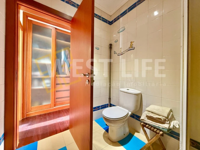 Moradia T6 para Venda em Encarnação Foto 23