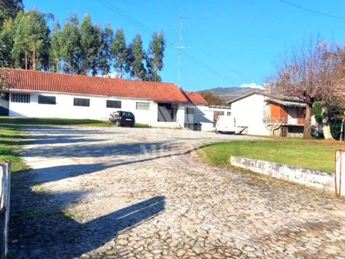 Armazém para Venda em Durrães e Tregosa