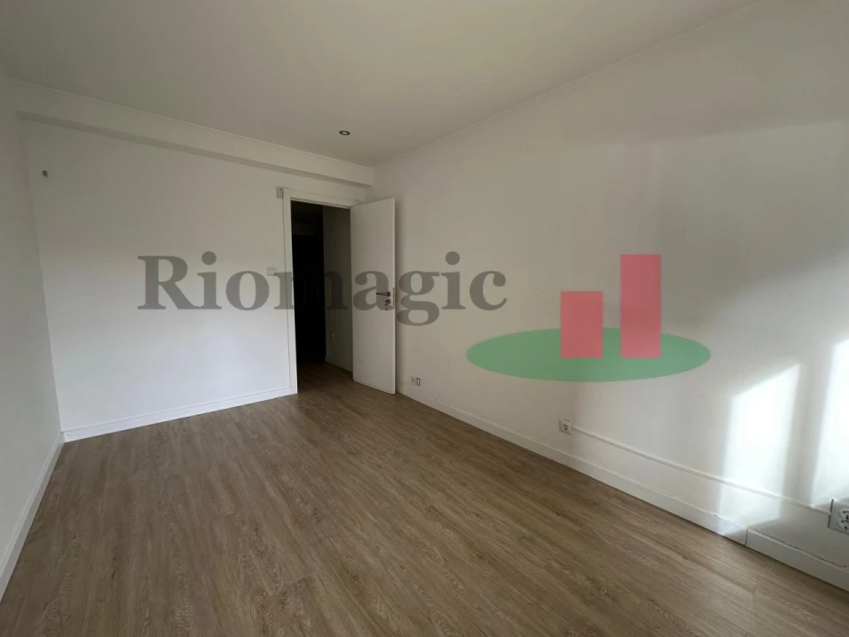 Apartamento T3 para Venda em Ramada e Caneças Foto 9