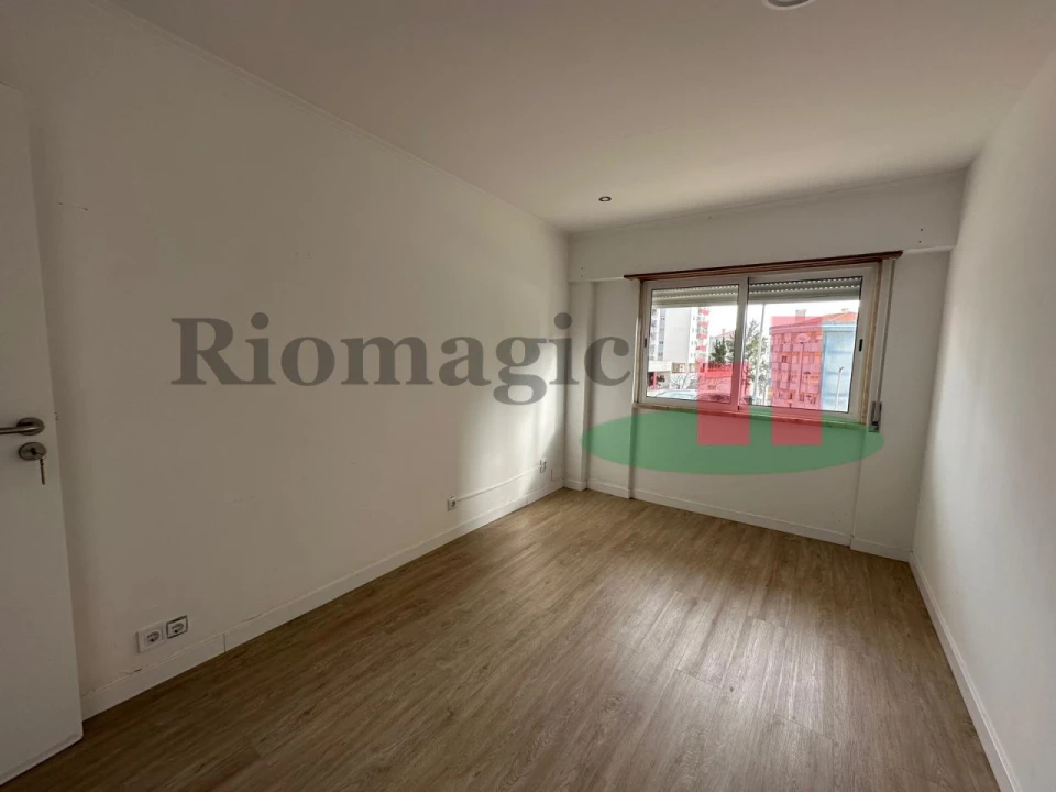 Apartamento T3 para Venda em Ramada e Caneças Foto 5
