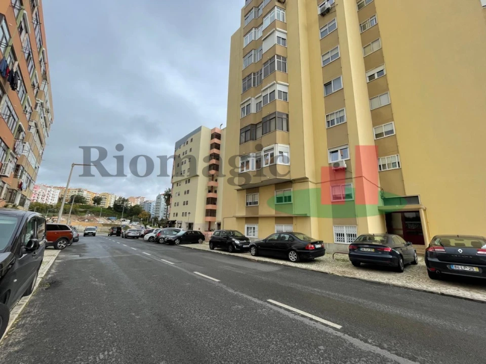 Apartamento T3 para Venda em Ramada e Caneças Foto 22