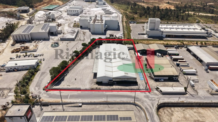 Armazém para Arrendamento em Rio Maior