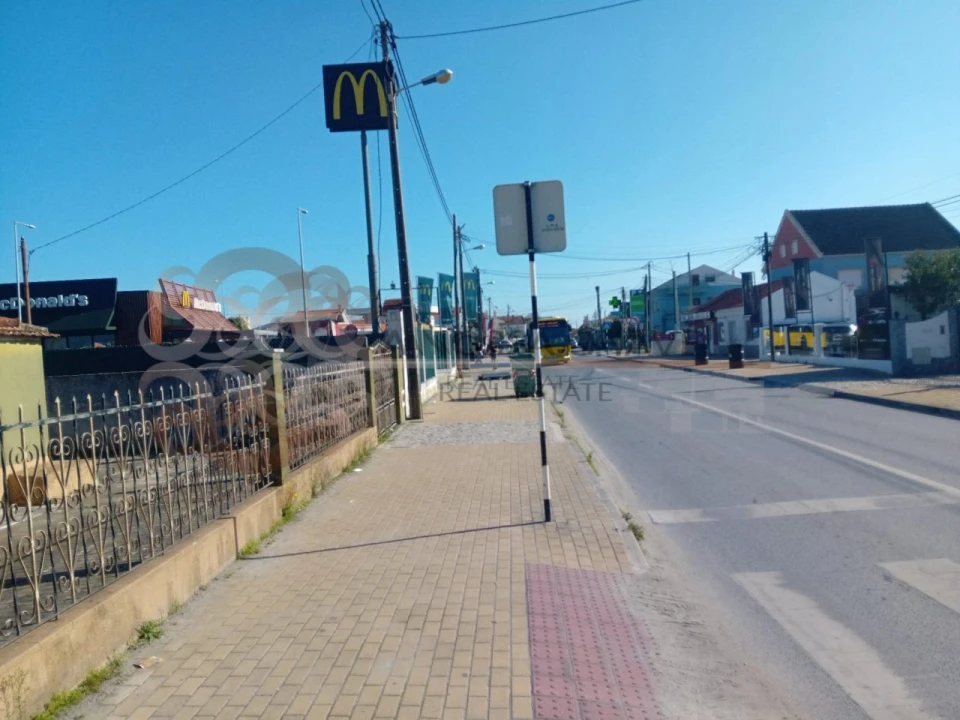 Terreno para Venda em Charneca de Caparica e Sobreda Foto 1