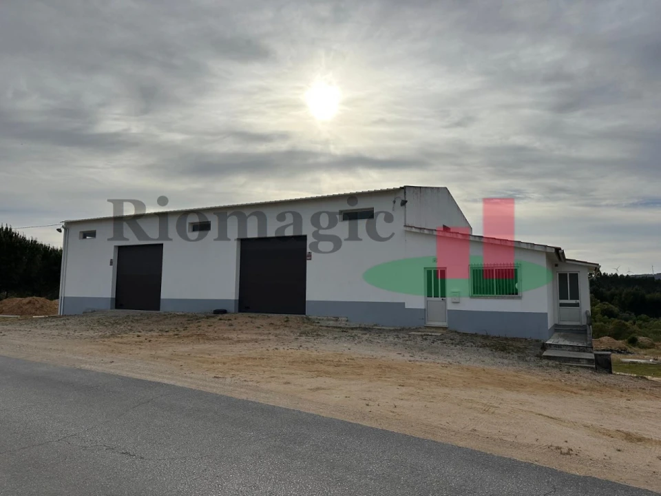 Armazém para Arrendamento em São Sebastião Foto 1