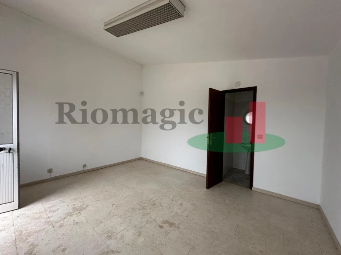 Armazém para Arrendamento em São Sebastião Foto 6