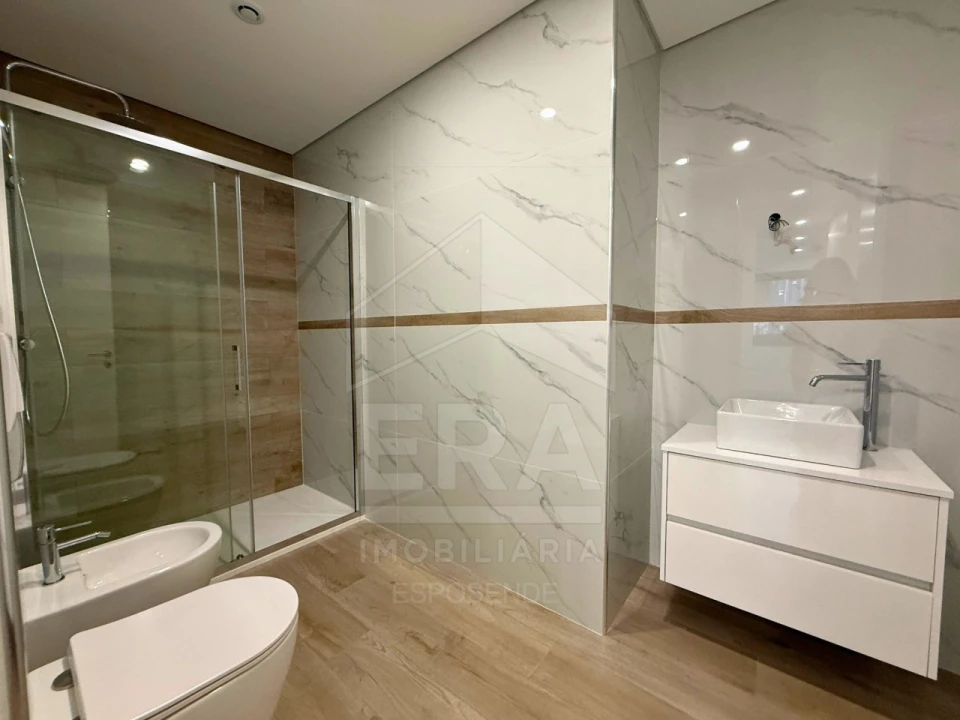 Apartamento T2 para Venda em Darque Foto 7