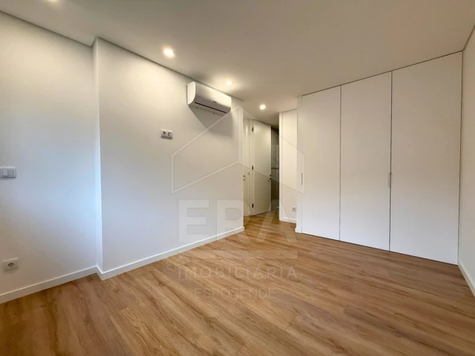 Apartamento T2 para Venda em Darque Foto 3