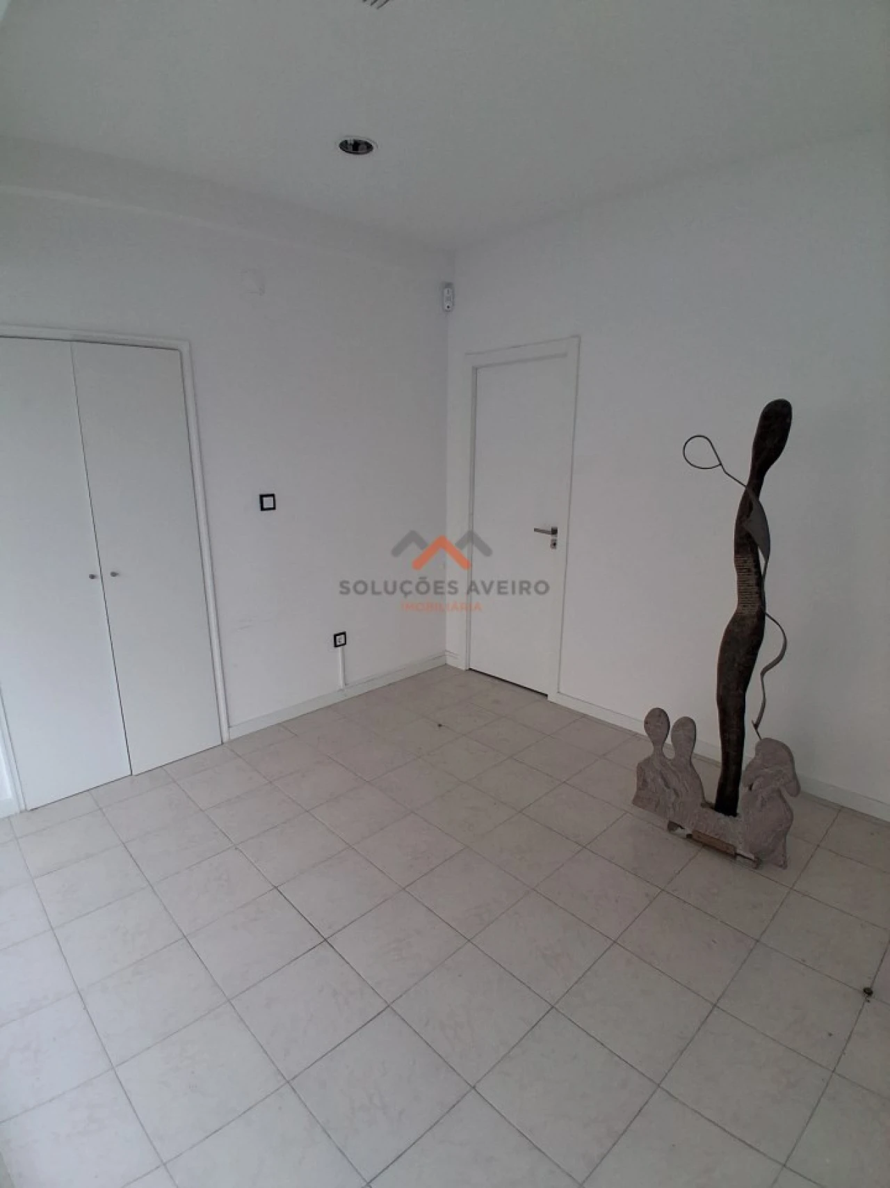 Loja para Arrendamento em Recardães e Espinhel Foto 9