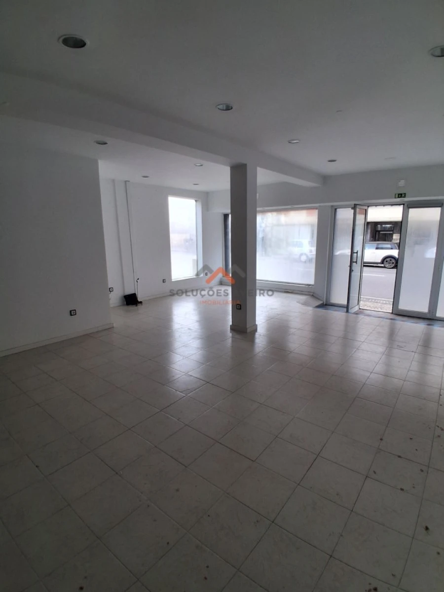 Loja para Arrendamento em Recardães e Espinhel Foto 2