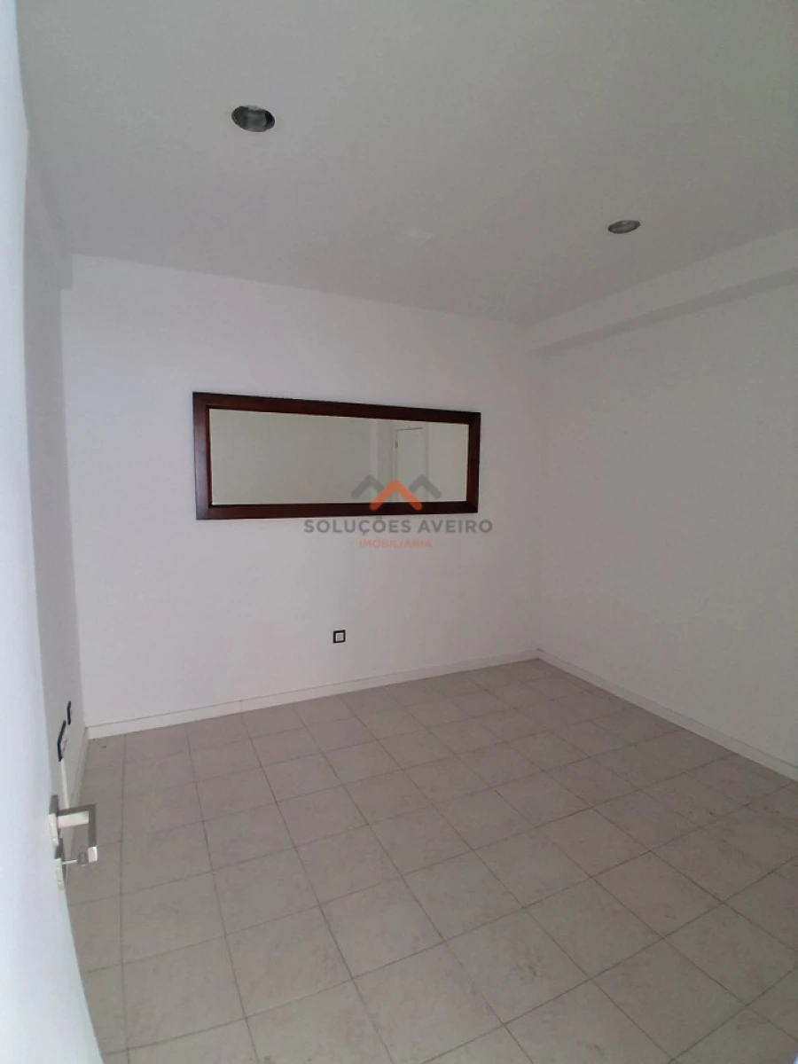 Loja para Arrendamento em Recardães e Espinhel Foto 6