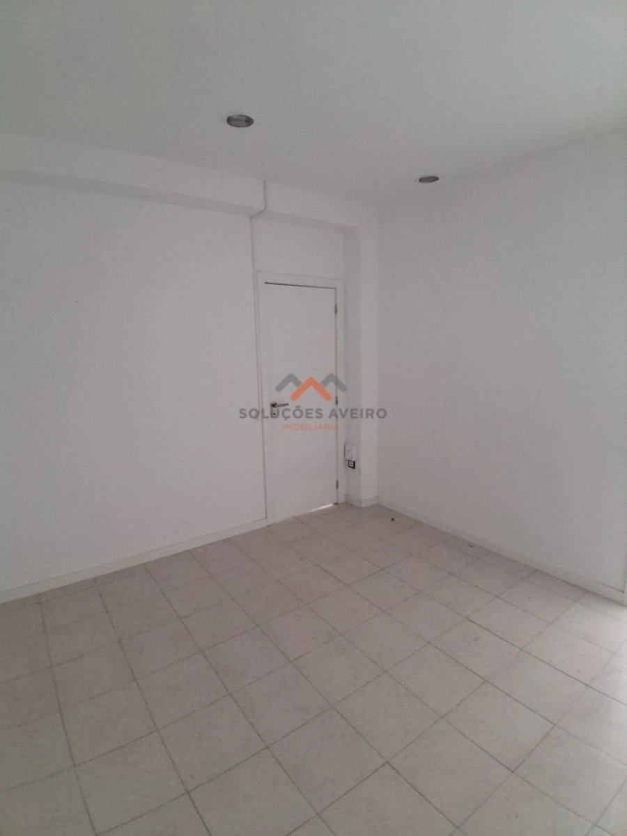 Loja para Arrendamento em Recardães e Espinhel Foto 8