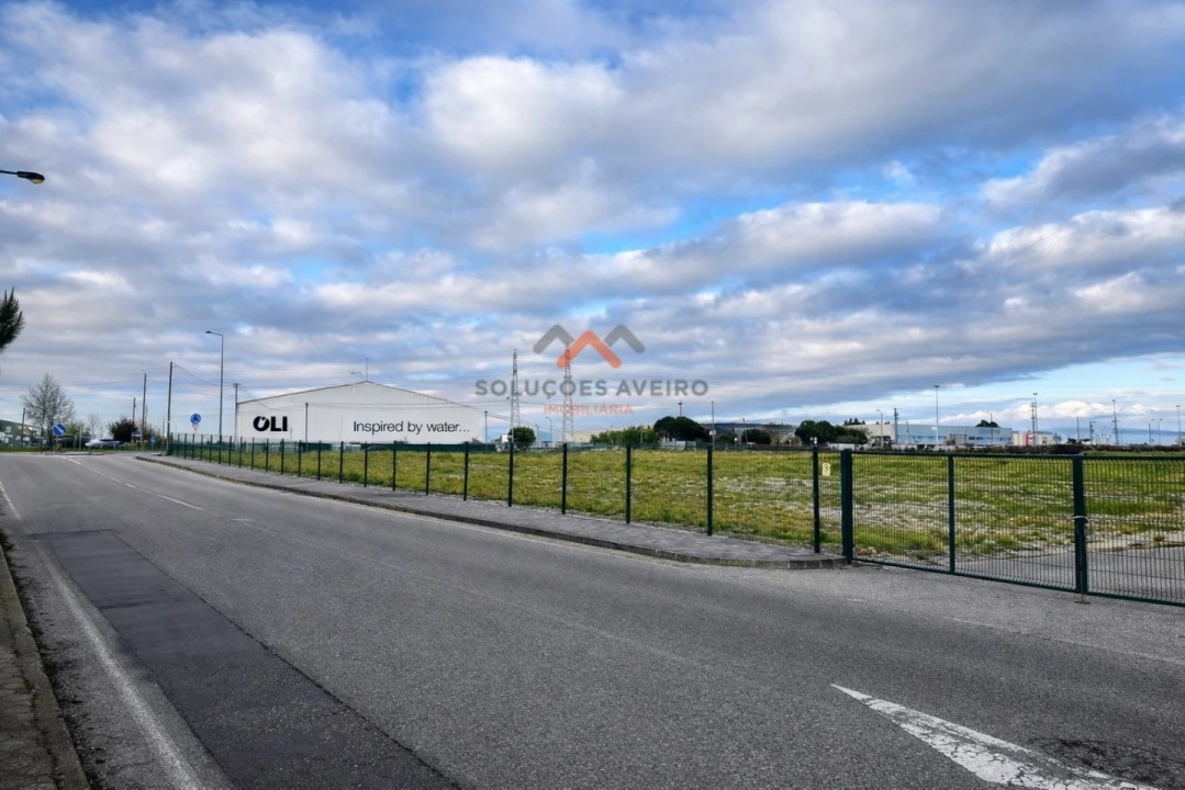 Terreno Comércio / Armazém para Venda em Santa Joana Foto 1