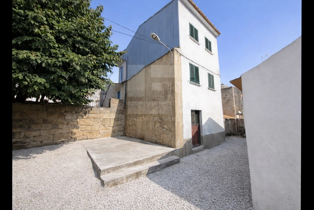 Moradia T2 para Venda em Canas de Senhorim Foto 1