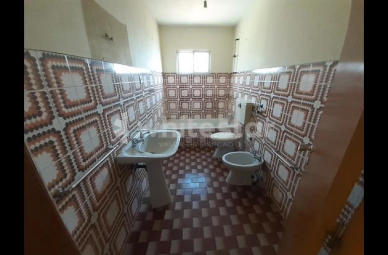 Moradia T2 para Venda em Canas de Senhorim Foto 6