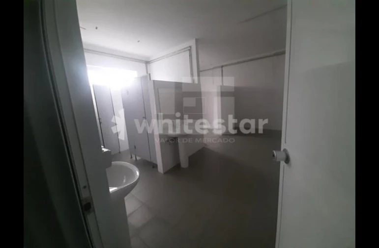 Armazém para Venda em Oliveira de Frades, Souto de Lafões e Sejães Foto 3