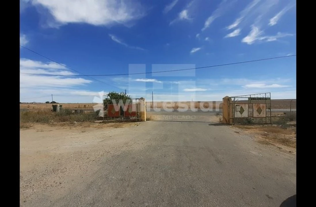 Armazém para Venda em Santa Clara de Louredo Foto 2