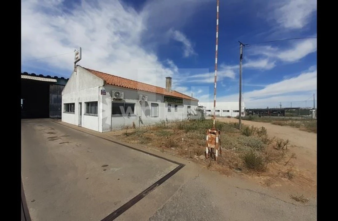 Armazém para Venda em Santa Clara de Louredo Foto 3