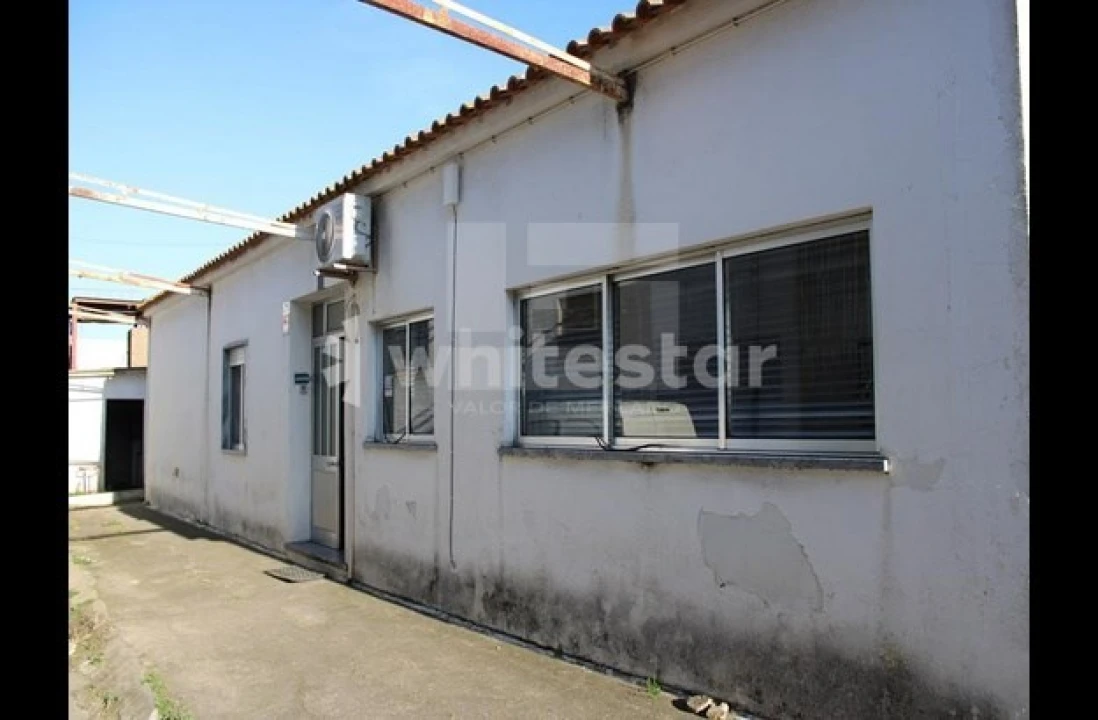 Armazém para Venda em Santa Clara de Louredo Foto 7
