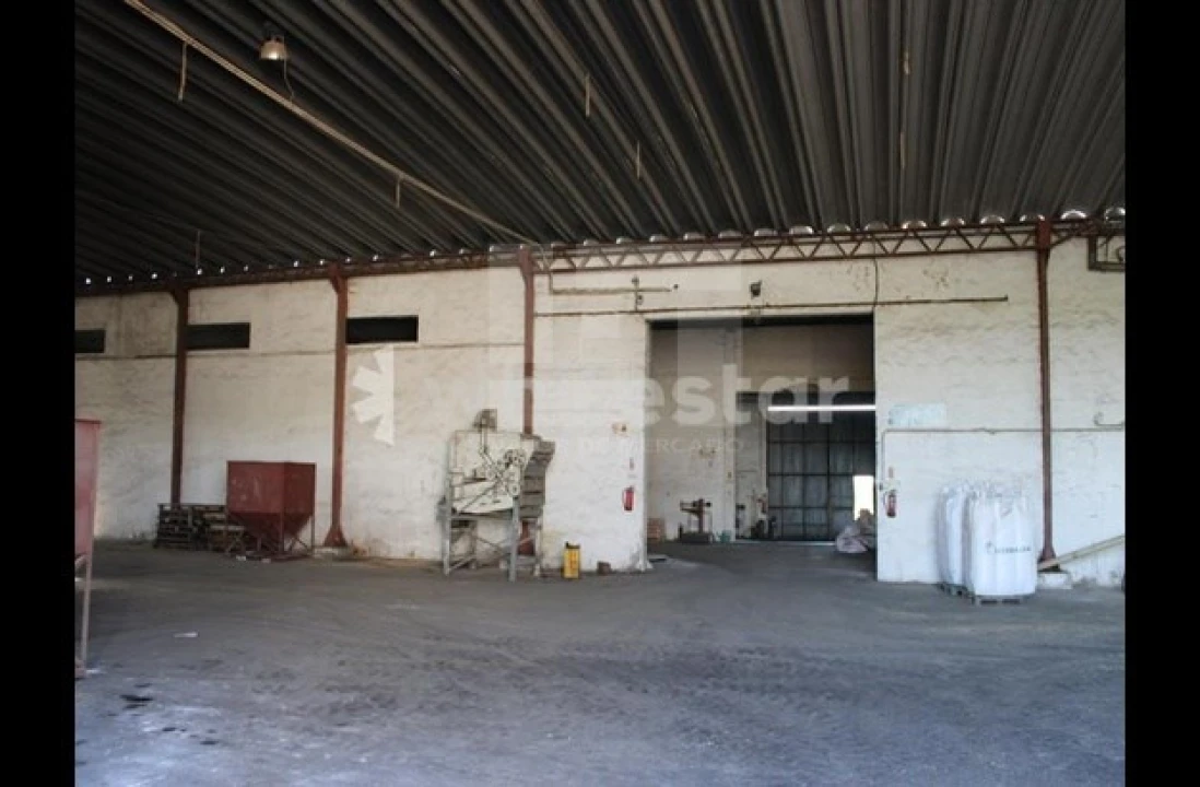 Armazém para Venda em Santa Clara de Louredo Foto 9