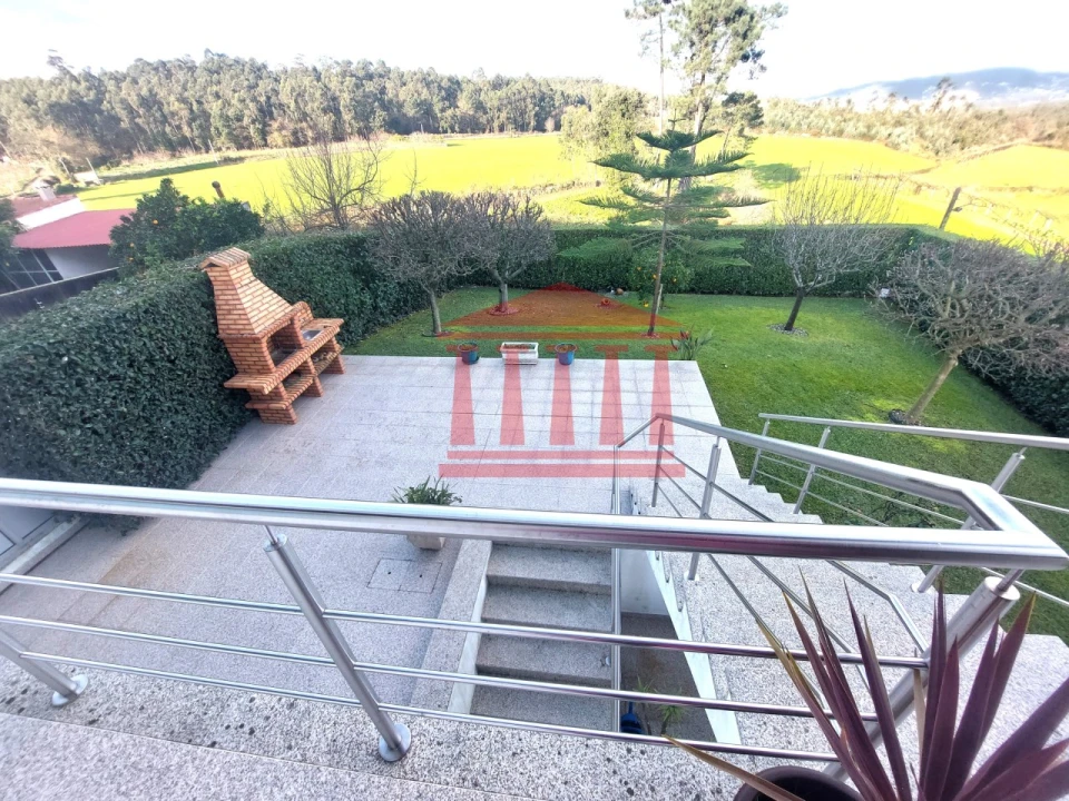 Moradia T4 para Venda em Carvalhas Foto 23