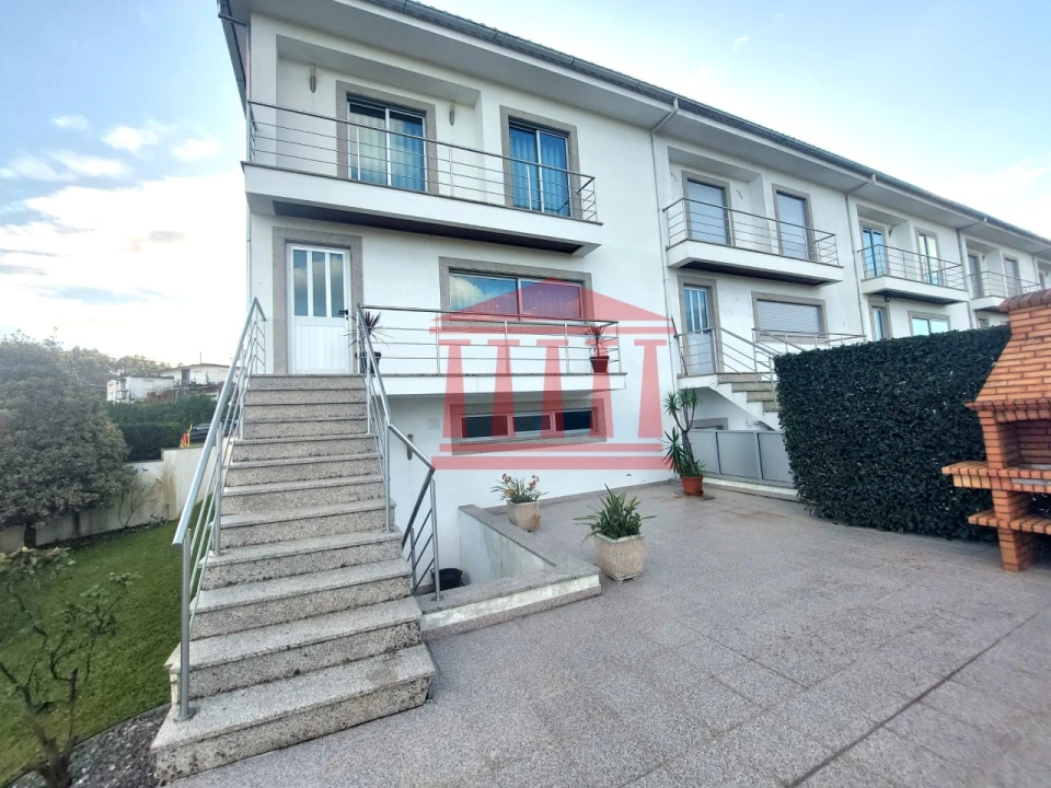 Moradia T4 para Venda em Carvalhas Foto 24