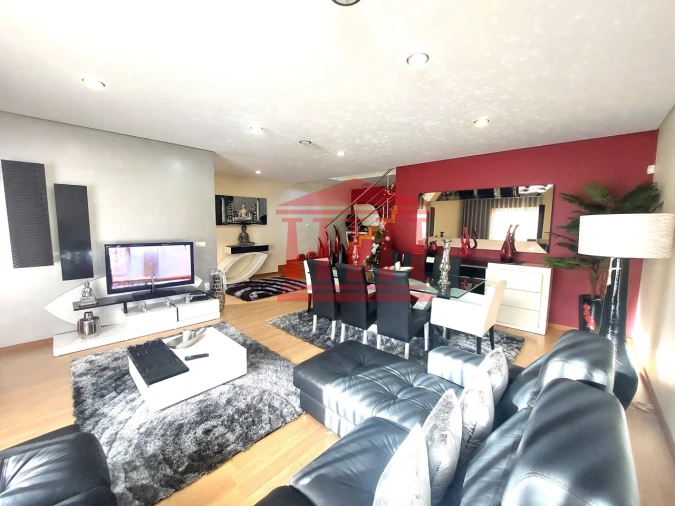 Moradia T4 para Venda em Carvalhas Foto 7