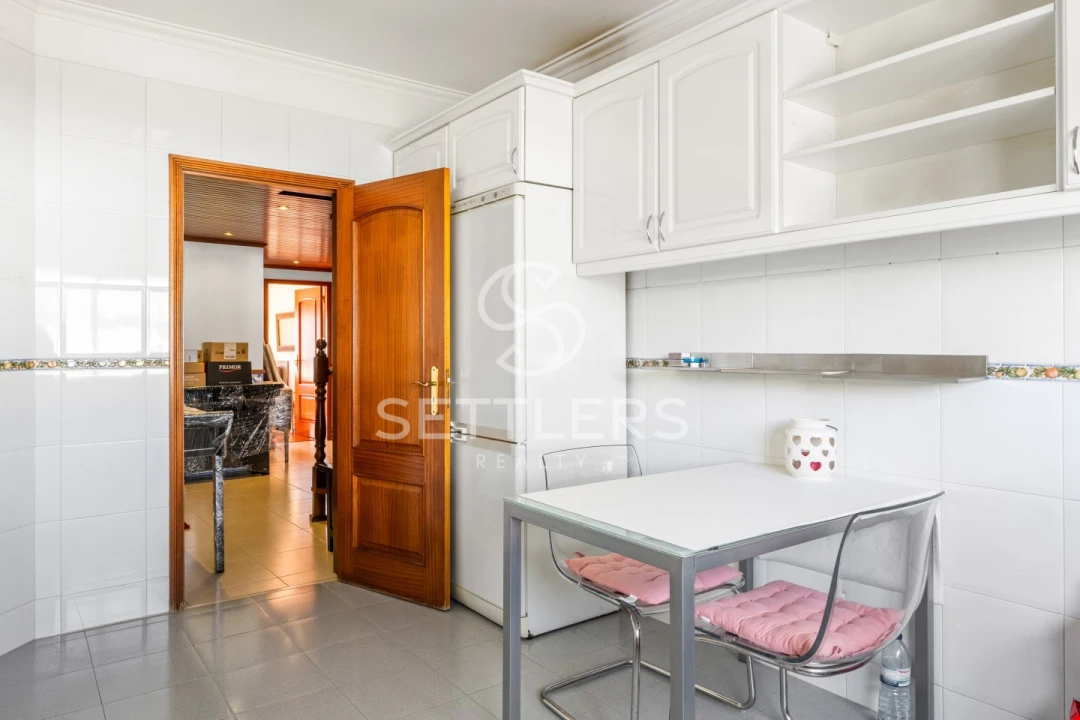 Apartamento T2 para Venda em Carcavelos e Parede Foto 14