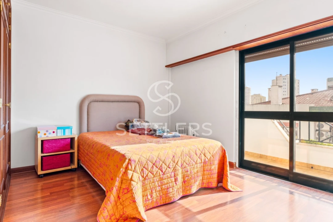 Apartamento T2 para Venda em Carcavelos e Parede Foto 24