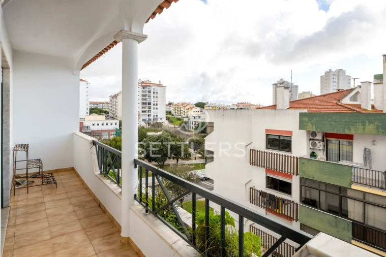 Apartamento T2 para Venda em Carcavelos e Parede Foto 26