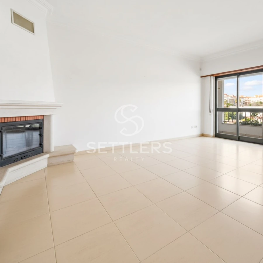 Apartamento T2 para Venda em Carcavelos e Parede Foto 7