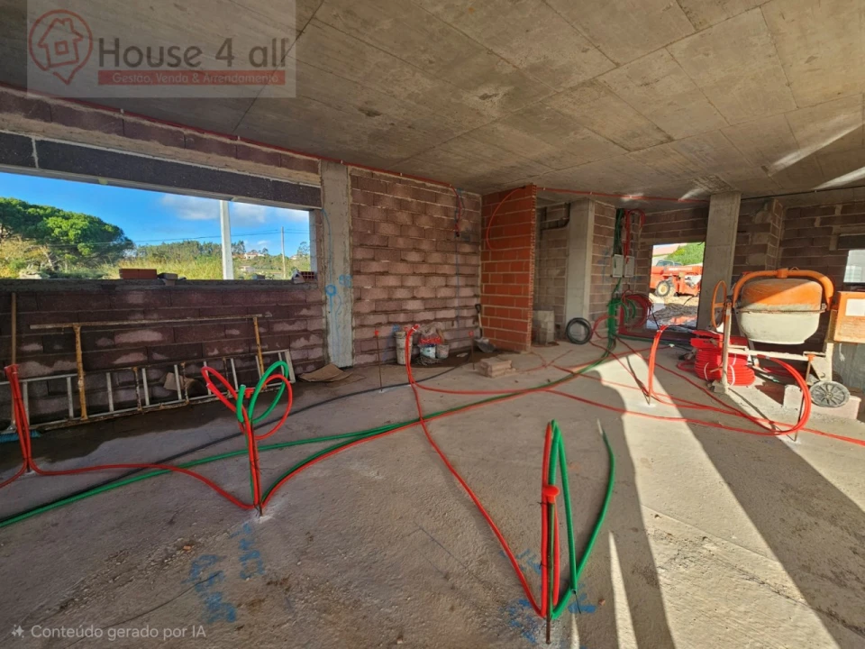 Moradia T3 para Venda em Salir de Matos Foto 8