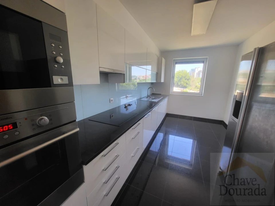 Apartamento T4 para Arrendamento em Sé Nova, Santa Cruz, Almedina e São Bartolomeu Foto 4