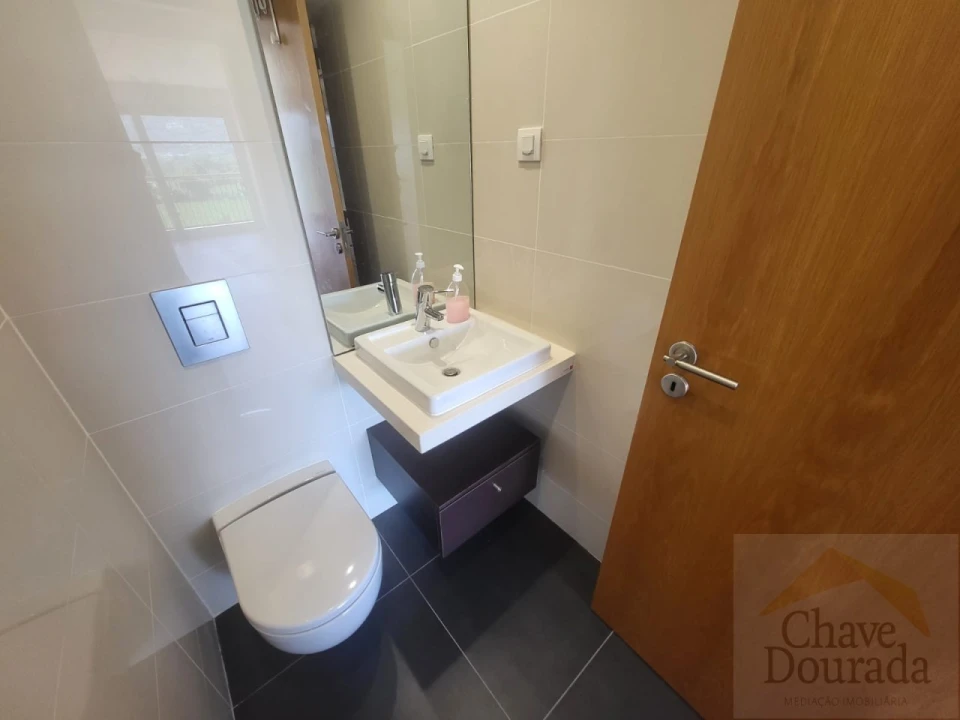 Apartamento T4 para Arrendamento em Sé Nova, Santa Cruz, Almedina e São Bartolomeu Foto 5