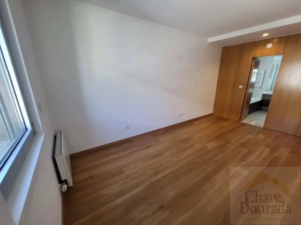 Apartamento T4 para Arrendamento em Sé Nova, Santa Cruz, Almedina e São Bartolomeu Foto 7