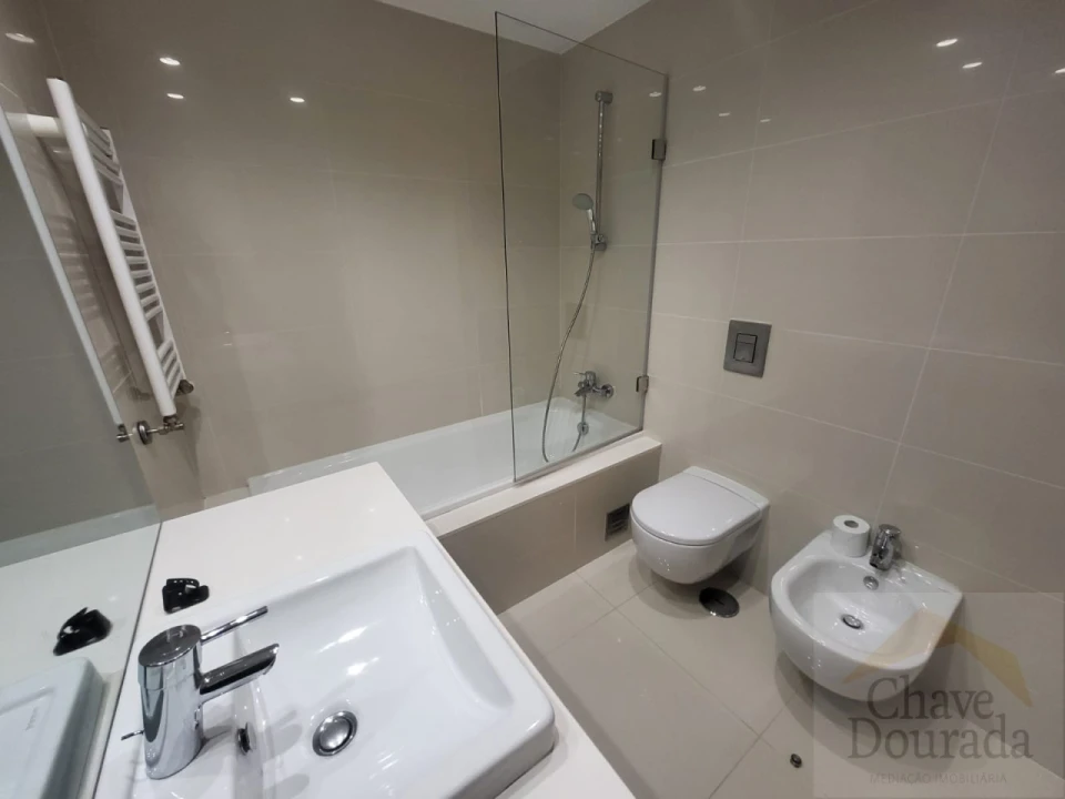 Apartamento T4 para Arrendamento em Sé Nova, Santa Cruz, Almedina e São Bartolomeu Foto 8